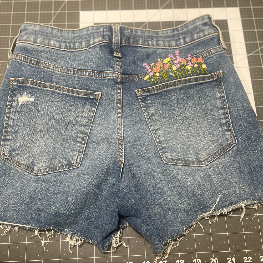Universal Threads self-embroidered Jean shorts
